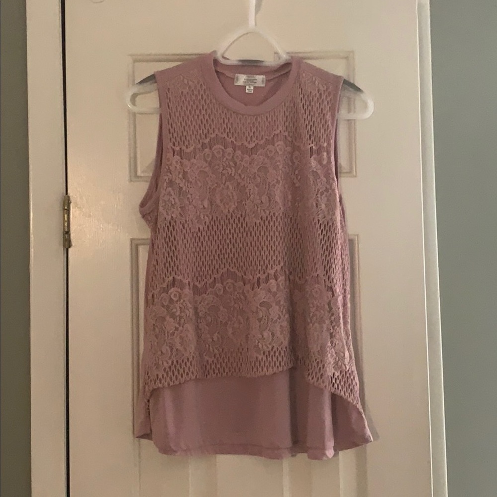 Sleeveless shirt